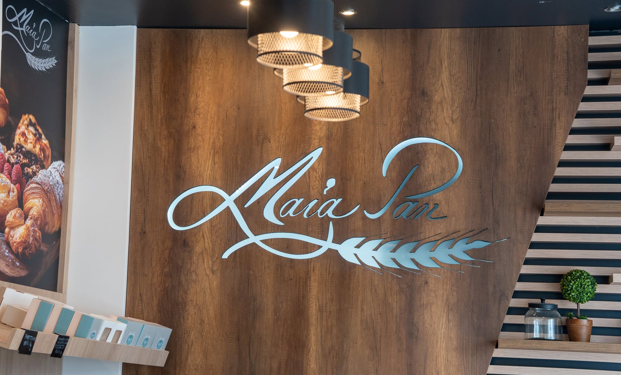 Interiorul magazinului Maia Pan